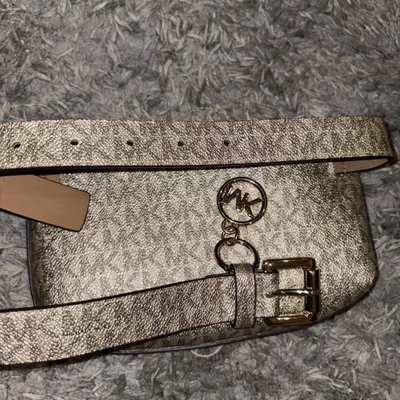 New Michael Kors Gold Cross Body Bag With Box - Picture 2 of 5